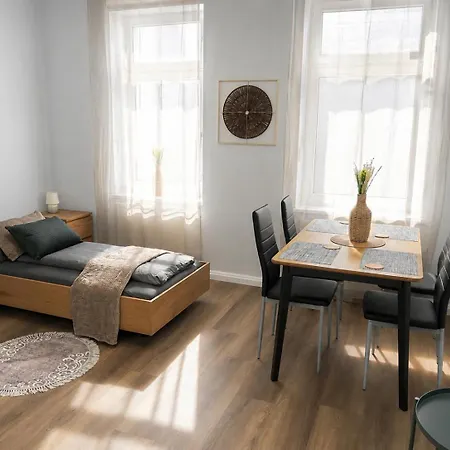 Moderne Und Komfortable 3-zimmer-wohnung In Einem Historischen Gebaeude Naehe Bahnhof Oberbarmen, Apartment Wuppertal