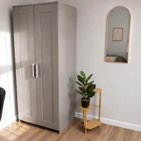 Moderne Und Komfortable 3-zimmer-wohnung In Einem Historischen Gebaeude Naehe Bahnhof Oberbarmen, Apartment *