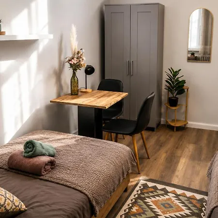 Moderne Und Komfortable 3-zimmer-wohnung In Einem Historischen Gebaeude Naehe Bahnhof Oberbarmen,
