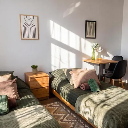 Moderne Und Komfortable 3-zimmer-wohnung In Einem Historischen Gebaeude Naehe Bahnhof Oberbarmen, Apartment